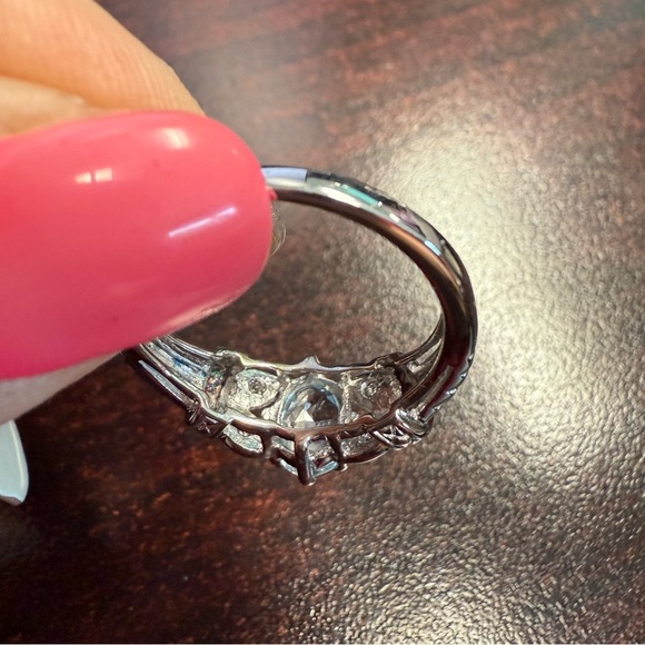 Avon March birthstone Blue Topaz  Ring in Silvertone - Picture 6 of 7